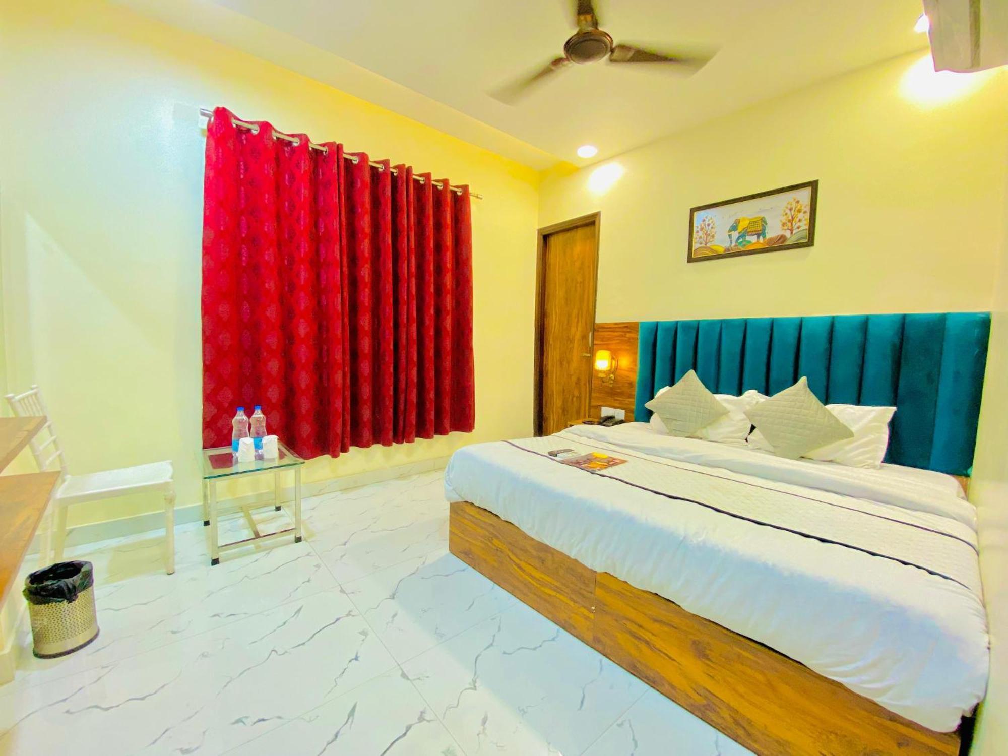 Hotel Holiday First 300 Meter From Golden Temple Amritsar Exterior photo